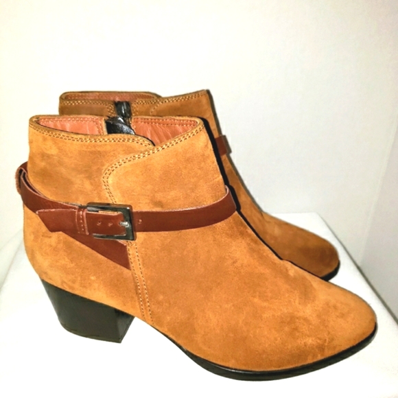 Clarks Narative Brown Suede Bootie 8 M Side Zipper Adjustable Ankle Strap. - Picture 3 of 10